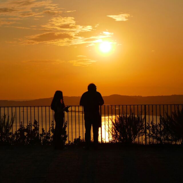 Random people enjoying Napoli's golden hour 🌄 June 2023

#sunset #sunsetlovers #italy #napoli #napolinstagram #italia #tramonto #italie #reisen #reizen #lumixphotography #amateurphotography #instatravel #instasunset #instamoment